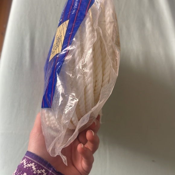 The Cordage Source 1/4” twisted polypropylene rope 100 ft - Picture 3 of 5